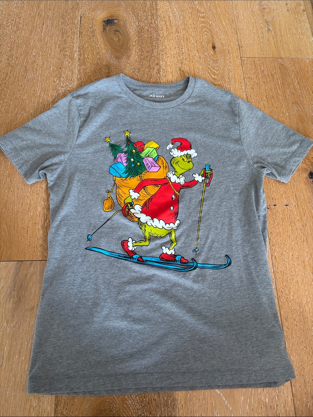 Old Navy Women’s Grinch t shirt (xs)